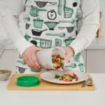 UPPFYLLD Salad shaker with strainer, bright green/transparent, 1.4 l - Image 5