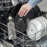 SANDVIVA Oven glove, silicone/dark grey - Image 3