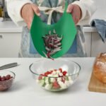 FINFÖRDELA Bendable chopping board, green/bright green, 28x36 cm - Image 2