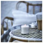 JÄMLIK Scented candle in glass, Vanilla/light beige, 20 hr - Image 4
