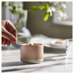 LUGNARE Scented candle in ceramic jar, Jasmine/pink, 25 hr - Image 3