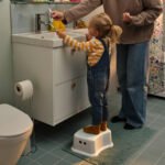 FÖRSIKTIG Children's stool, white/turquoise - Image 2