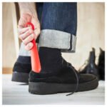 SNÖSKYFFEL Shoehorn, bright red, 18 cm - Image 4