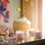 HÖKGÖK Scented candle in glass, Pink flowers pale pink, 12 hr - Image 2