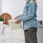 TRÖSKNING Bin with lid, light beige, 12 l - Image 2