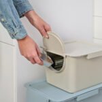 TRÖSKNING Bin with lid, light beige, 12 l - Image 3