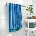 SLÅNHÖSTMAL Bath towel, bright blue/light blue striped, 70x140 cm - Image 3