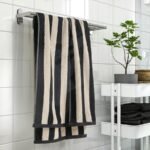SLÅNHÖSTMAL Bath towel, black/light beige striped, 70x140 cm - Image 4