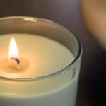 LOTSFÅGEL Scented candle in glass, apple/light green, 20 hr - Image 5